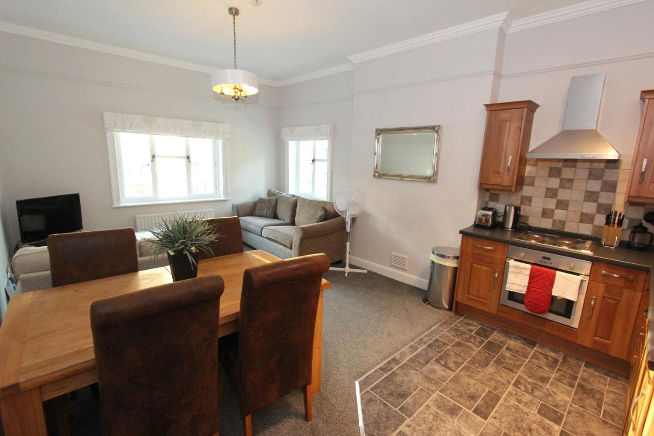 Character Apartment With Views Over City Centre & The Historic Rows 切斯特 外观 照片